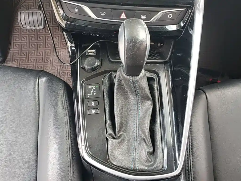 Peugeot 308 2018 — фото 14