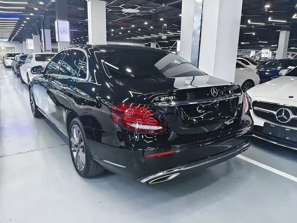 Mercedes-Benz E-Class 2019 — фото 17
