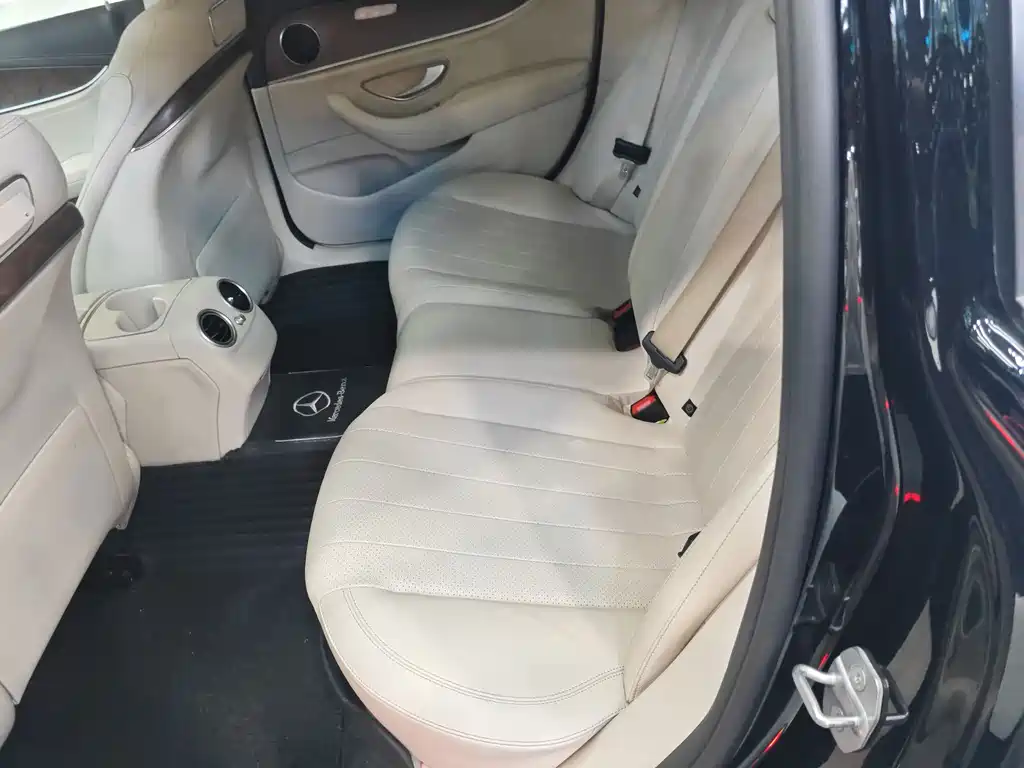 Mercedes-Benz E-Class 2019 — фото 10