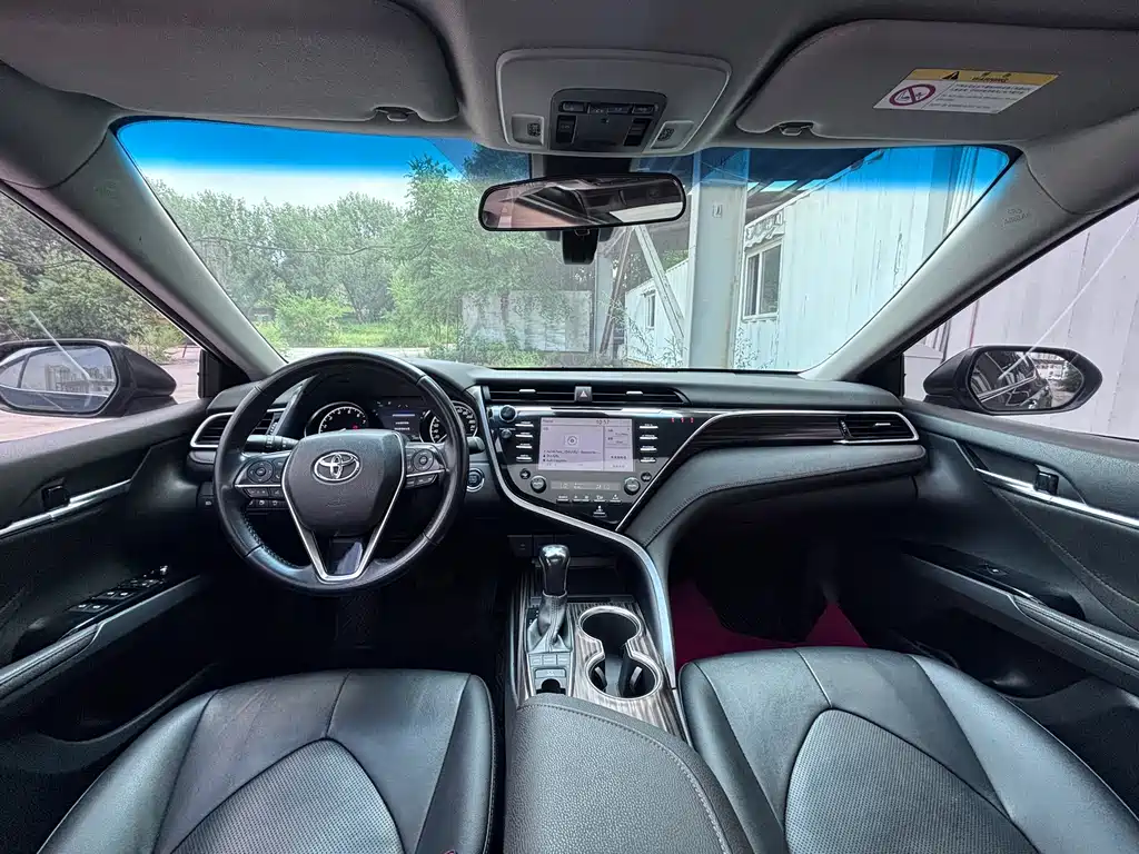 Toyota Camry 2019 — фото 13
