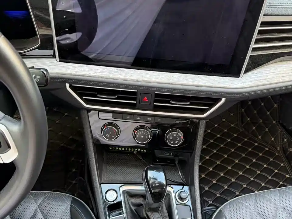 Volkswagen Sagitar 2022
