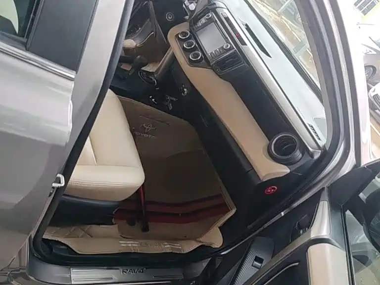 Toyota RAV4 2014 — фото 11