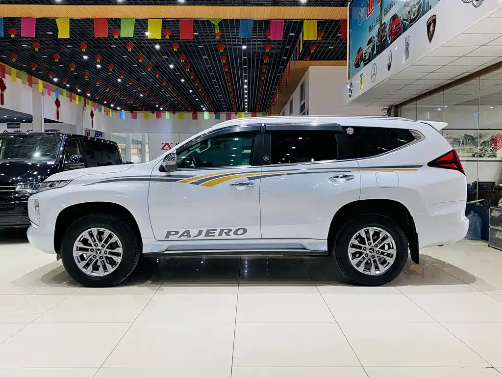 Mitsubishi Pajero Sport 2020 — фото 3
