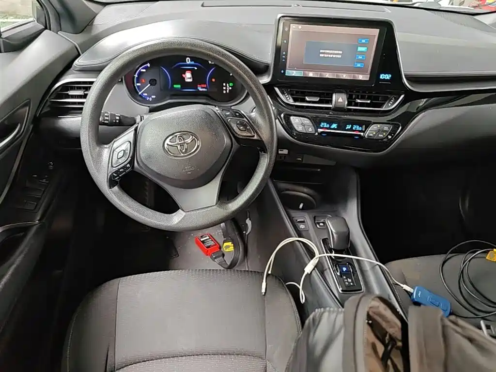Toyota C-HR EV 2021 — фото 6