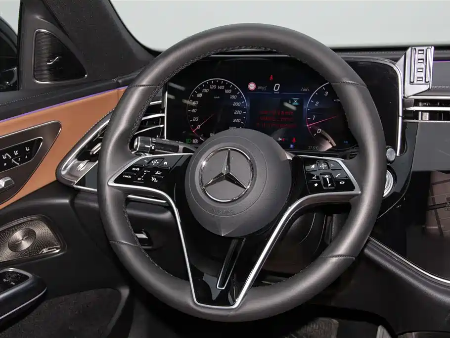 Mercedes-Benz E-Class 2025 — фото 20