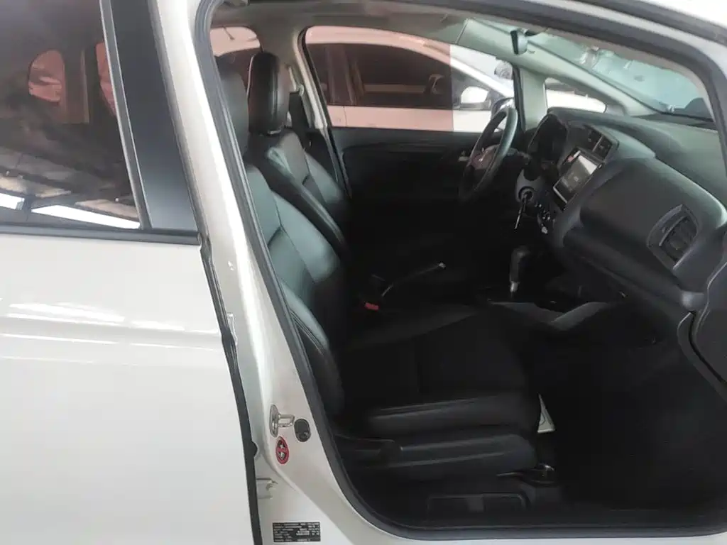 Honda Fit 2017 — фото 25