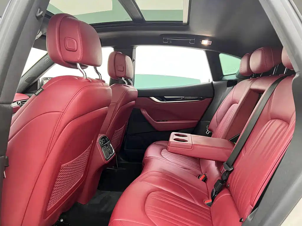 Maserati Levante 2017 — фото 17