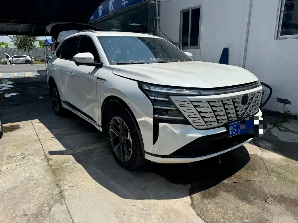 Changan CS75 PLUS 2025 — фото 1