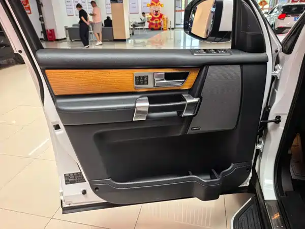 Land Rover Discovery 2014