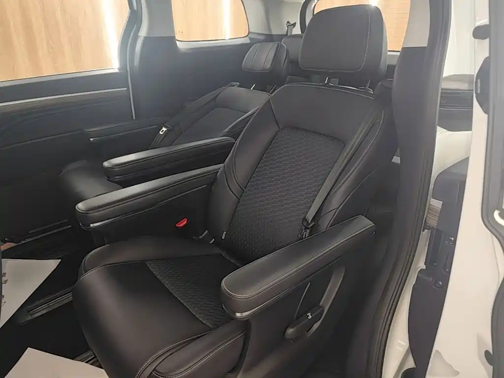 GAC Motor Trumpchi M8 2025 — фото 17