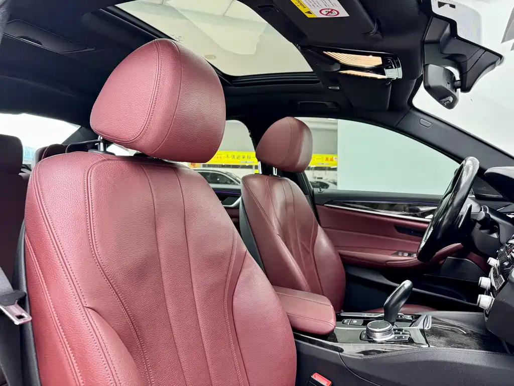 BMW 5 Series 2018 — фото 14