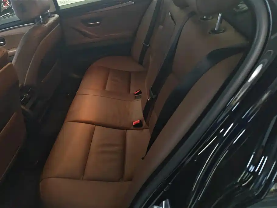 BMW 5 Series 2014 — фото 11