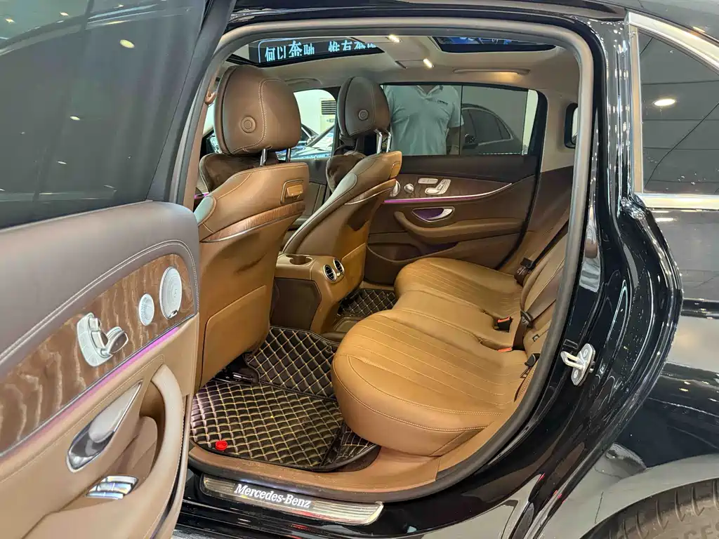 Mercedes-Benz E-Class 2019 — фото 11