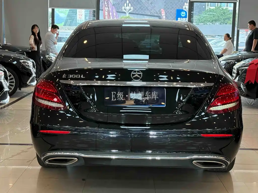 Mercedes-Benz E-Class 2019 — фото 16
