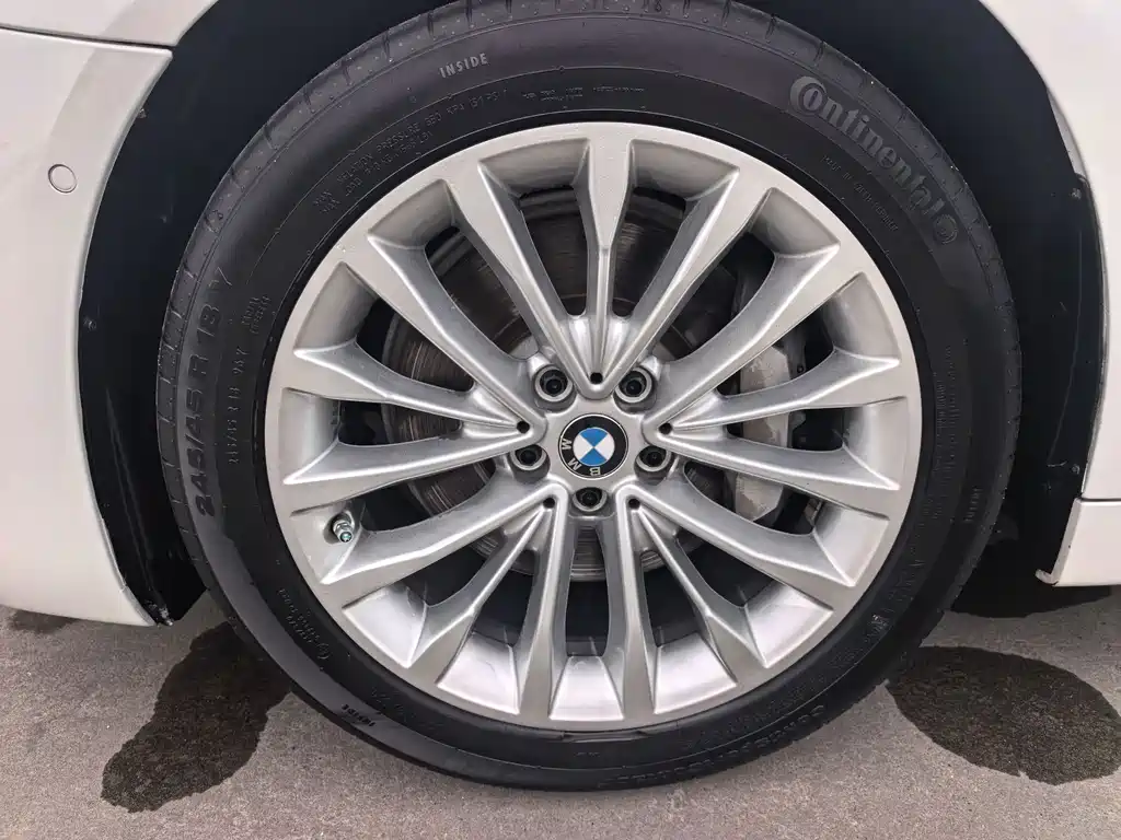 BMW 5 Series 2019 — фото 10