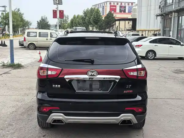 BYD S7 2015