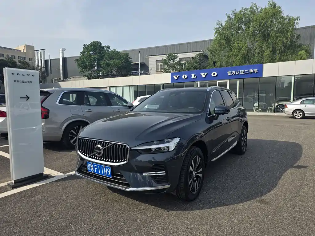 Volvo XC60 2023 — фото 1