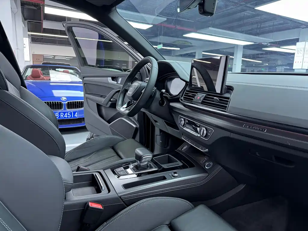 Audi Q5L 2023 — фото 11
