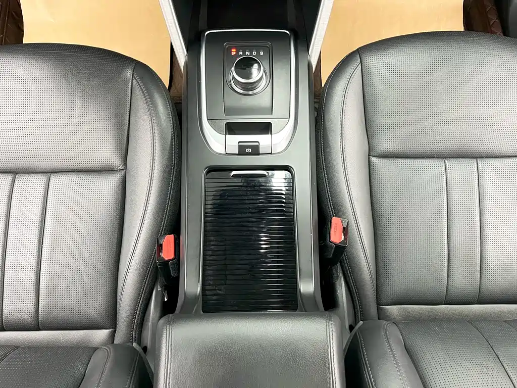 Land Rover Discovery Sport 2017 — фото 15