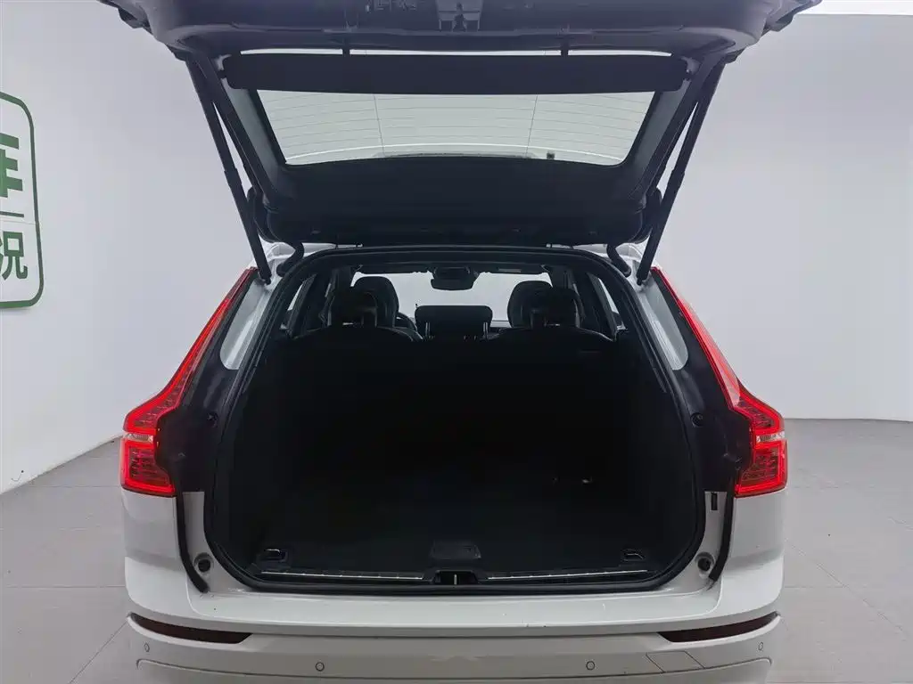 Volvo XC60 PHEV 2019 — фото 16