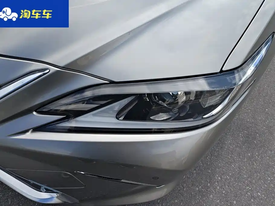 Lexus ES 2021