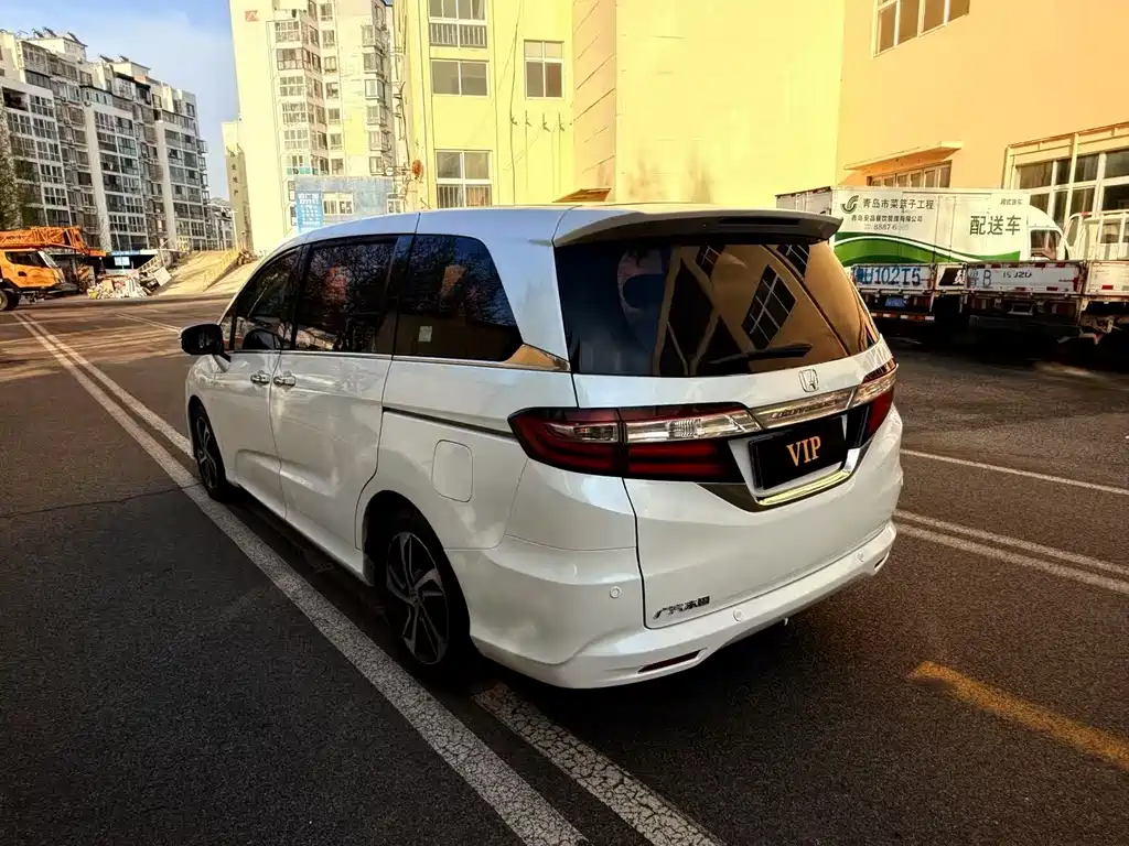 Honda Odyssey 2015 — фото 7