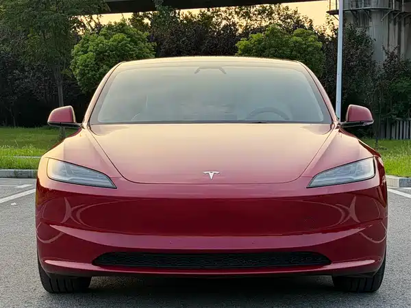 Tesla Model 3 2024