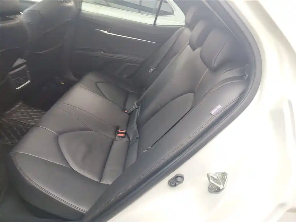 Toyota Camry 2023 — фото 13