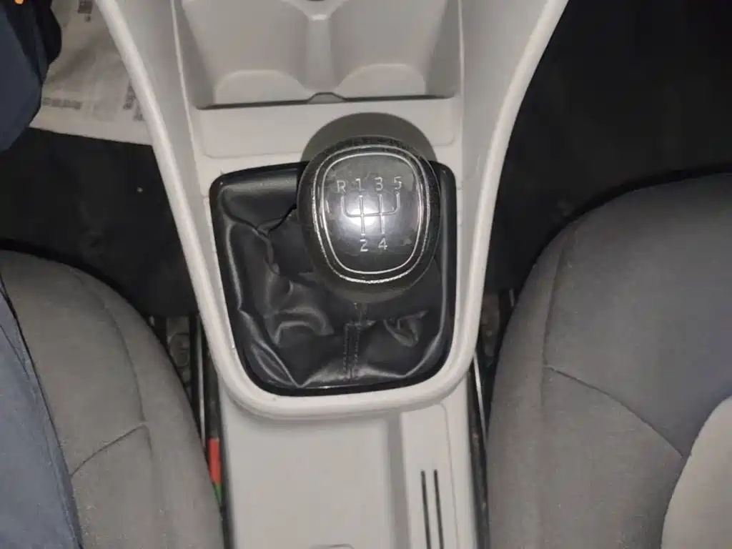 Skoda Rapid 2015 — фото 14