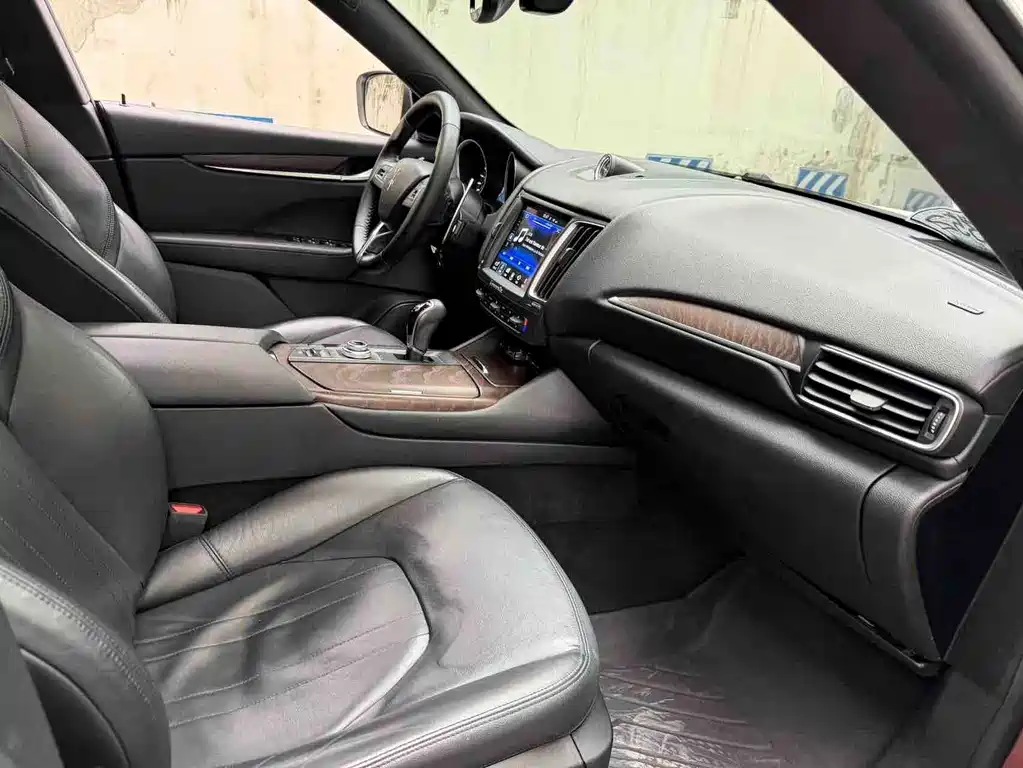 Maserati Levante 2017 — фото 12
