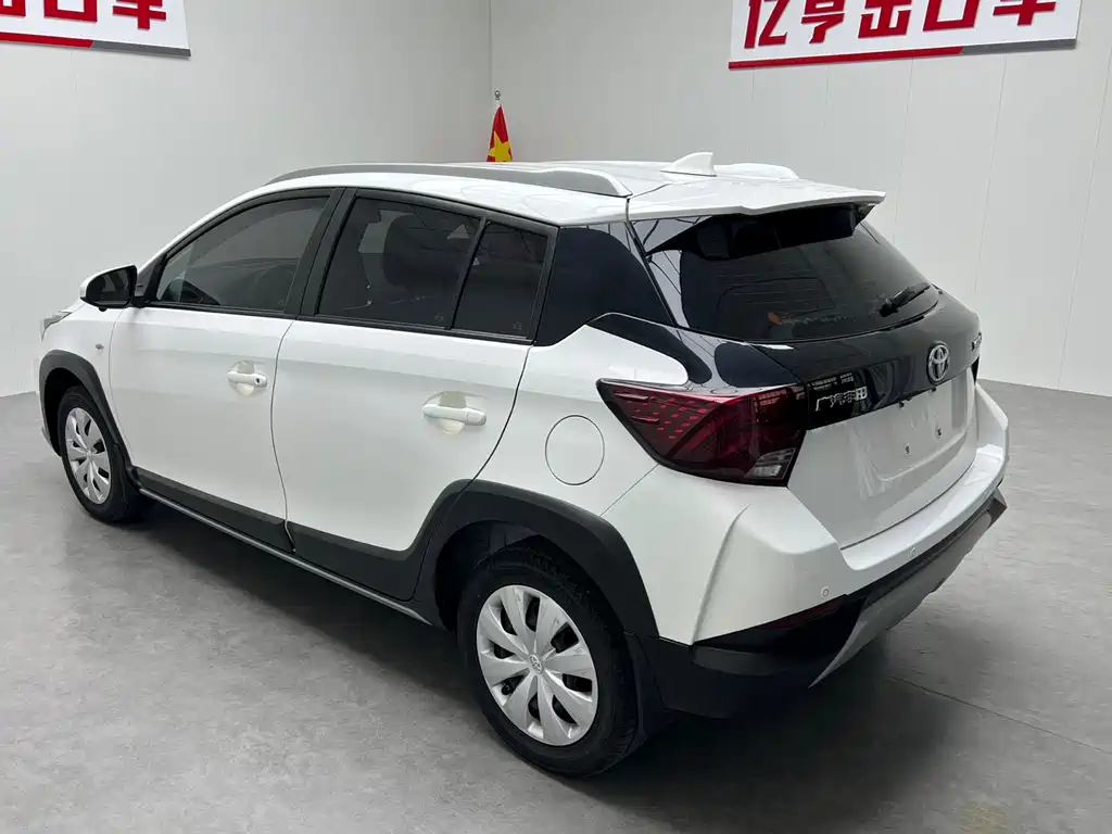 Toyota Yaris L 2021 — фото 18