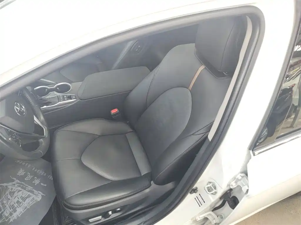 Toyota Camry 2023 — фото 11