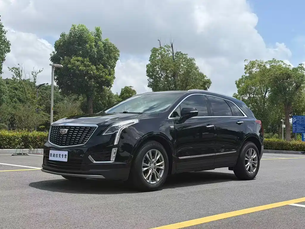 Cadillac XT5 2021 — фото 1