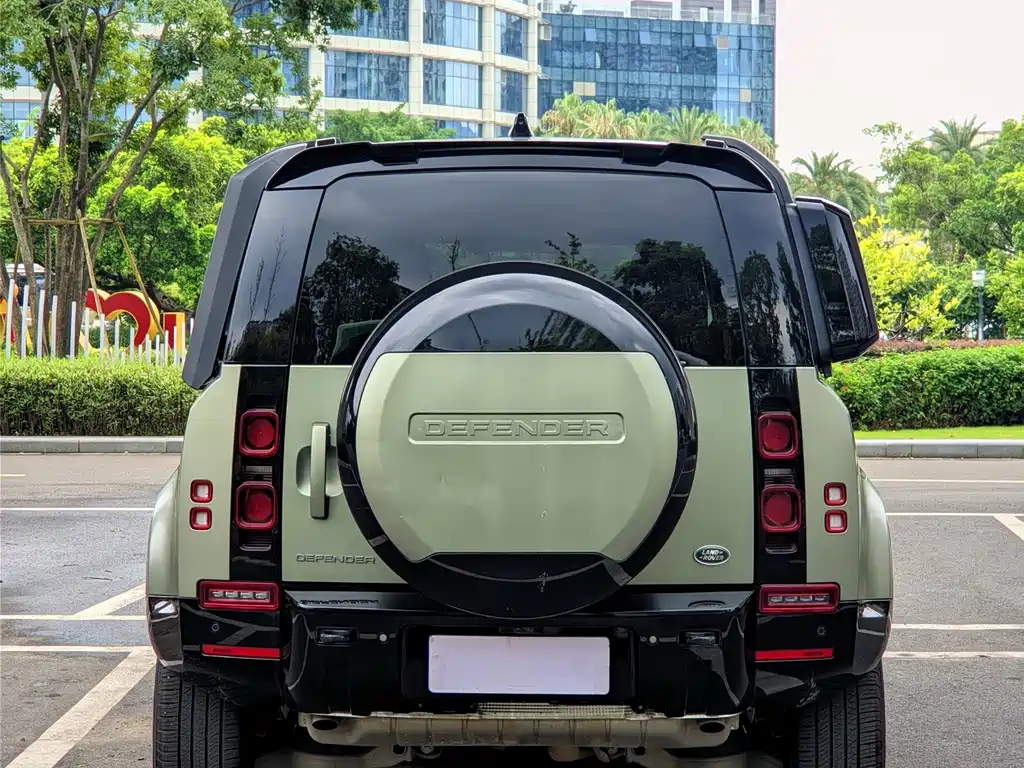 Land Rover Defender 2024 — фото 13
