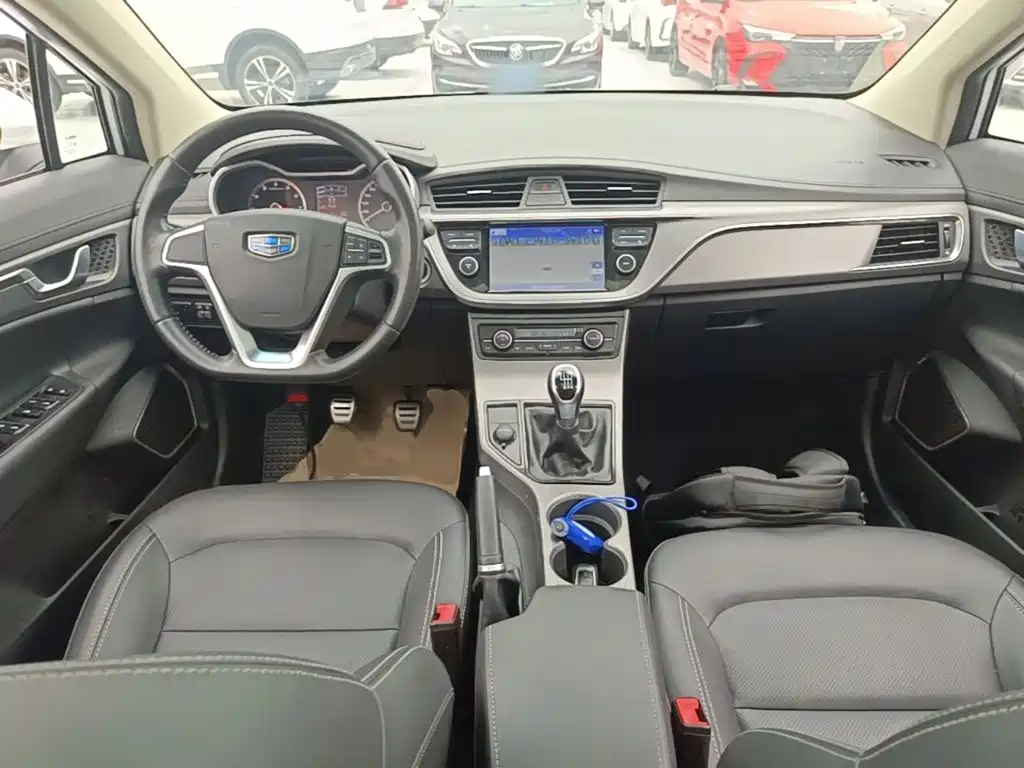 Geely Emgrand GS 2017 — фото 10