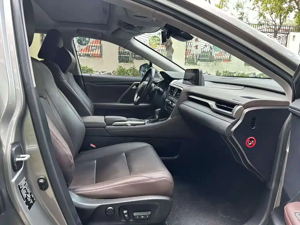 Lexus RX 2021