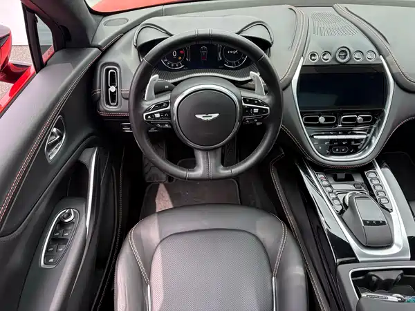 Aston Martin DBX 2022