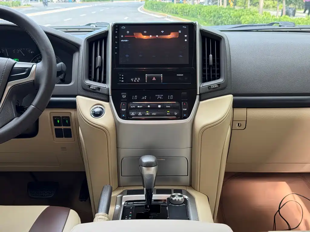 Toyota Land Cruiser 2016 — фото 12