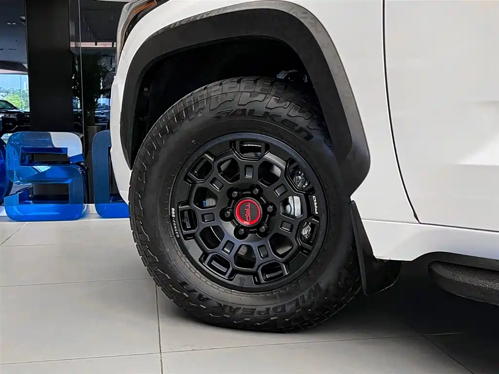 Toyota Sequoia 2024 — фото 15