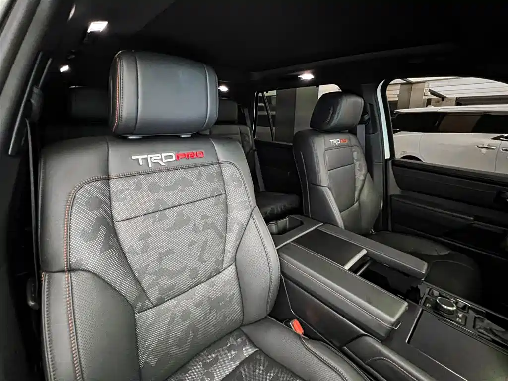 Toyota Sequoia 2024 — фото 12
