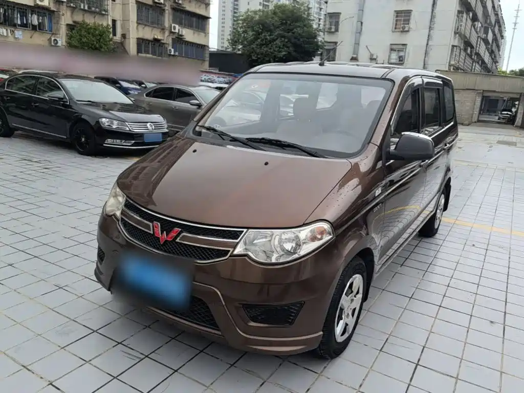 Wuling Hongguang 2015