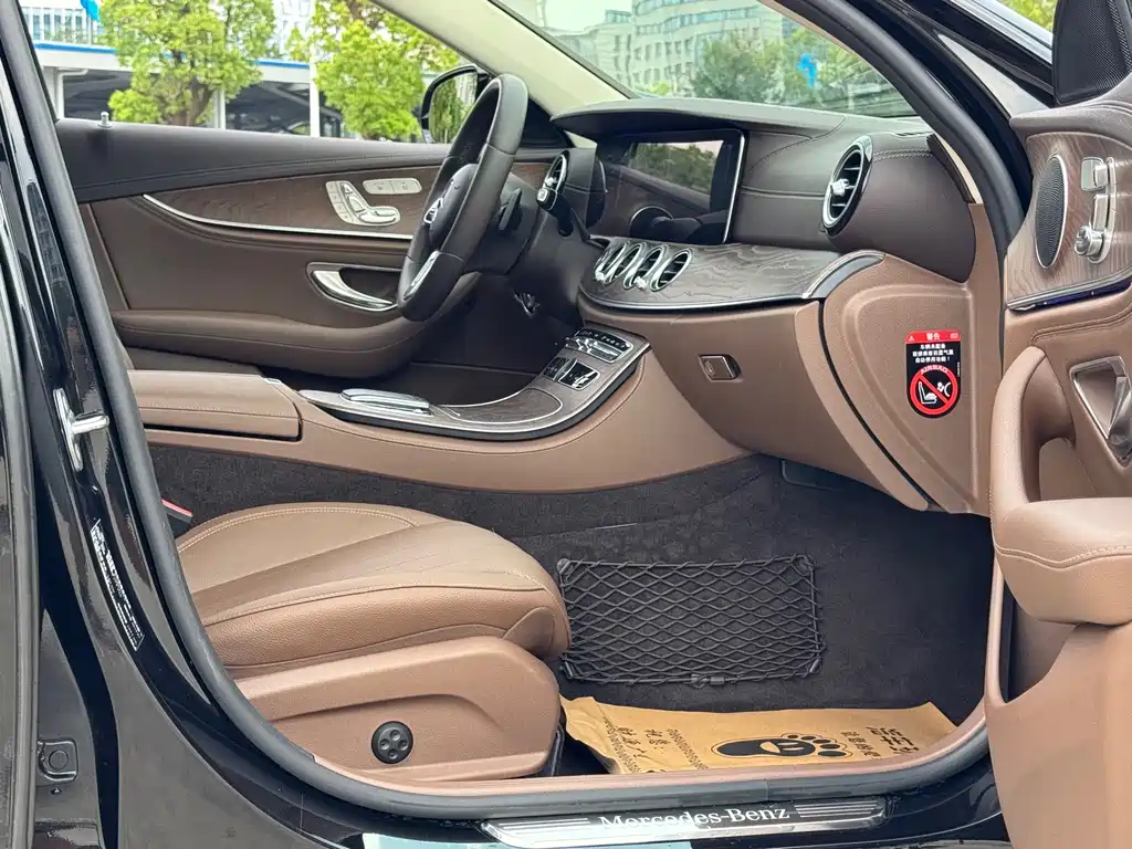 Mercedes-Benz E-Class 2019 — фото 11