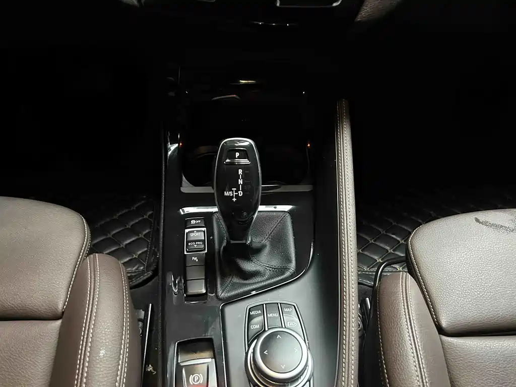 BMW X2 2022 — фото 10