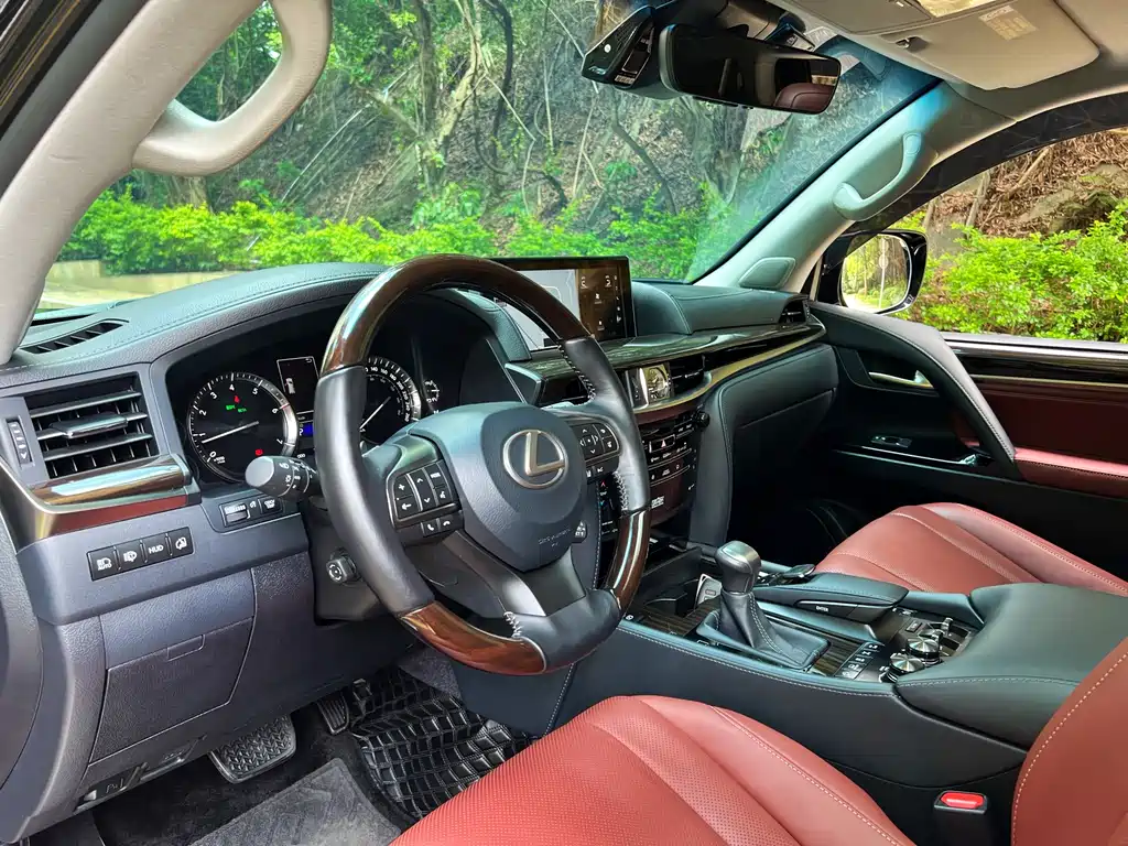 Lexus LX 2019