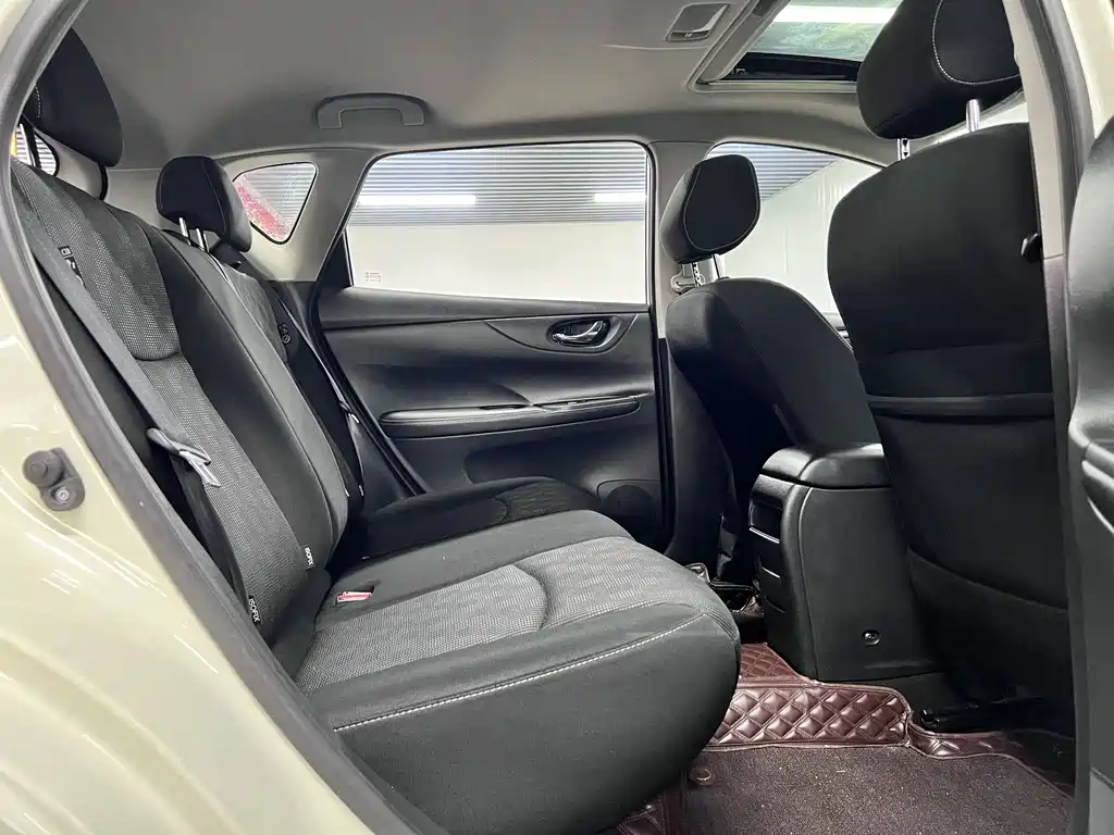 Nissan Tiida 2018 — фото 10