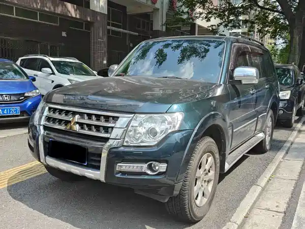 Mitsubishi Pajero 2015