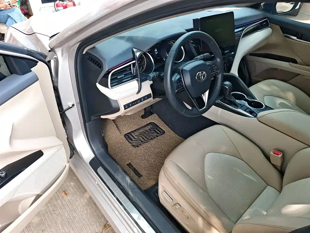 Toyota Camry 2023 — фото 12