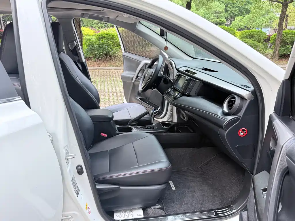 Toyota RAV4 2019 — фото 13