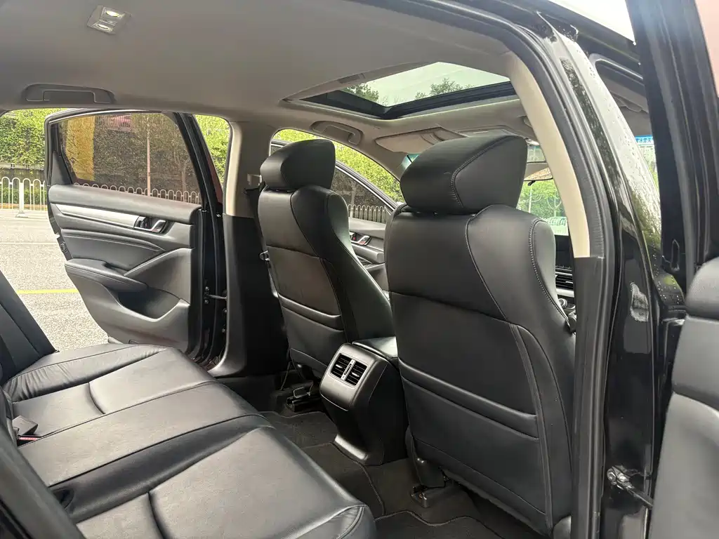 Honda Accord 2019 — фото 16