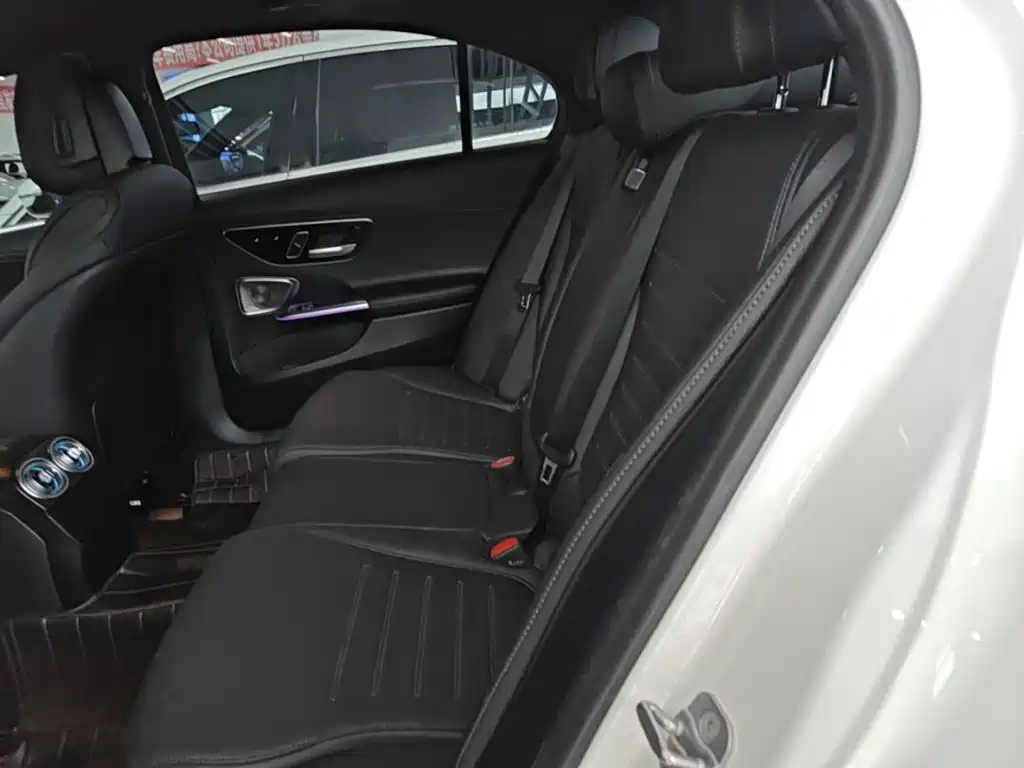 Mercedes-Benz C-Class 2024 — фото 17